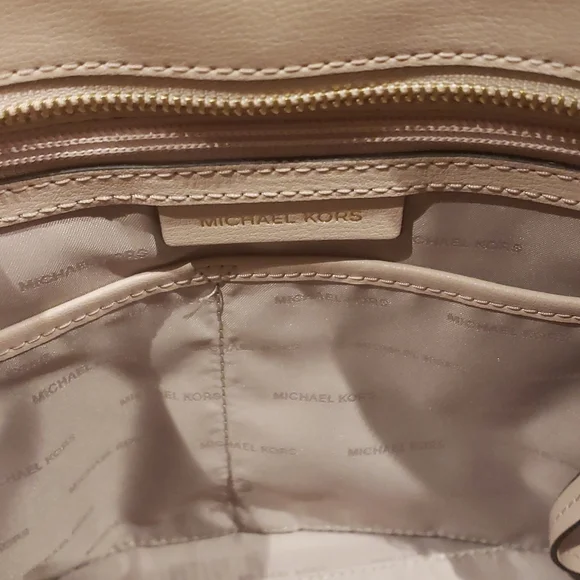 ❣️💫MARK DOWN💫❣️ Michael Kors pink bag - Picture 8 of 15